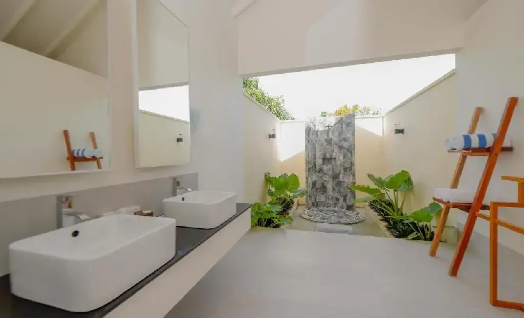 Paradise Hondaafushi Island Resort & Spa