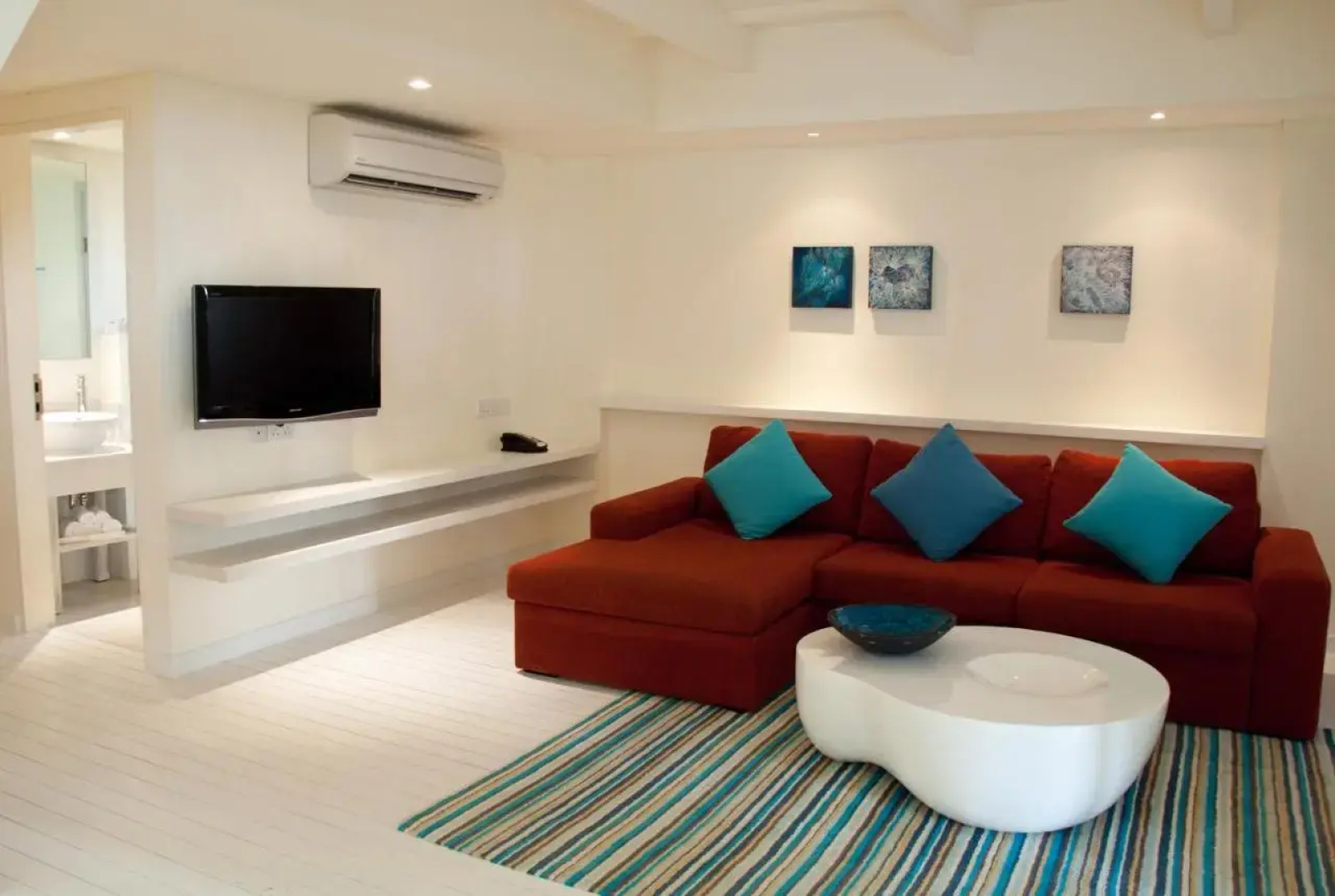 Holiday Inn Resort Kandooma Maldives by IHG