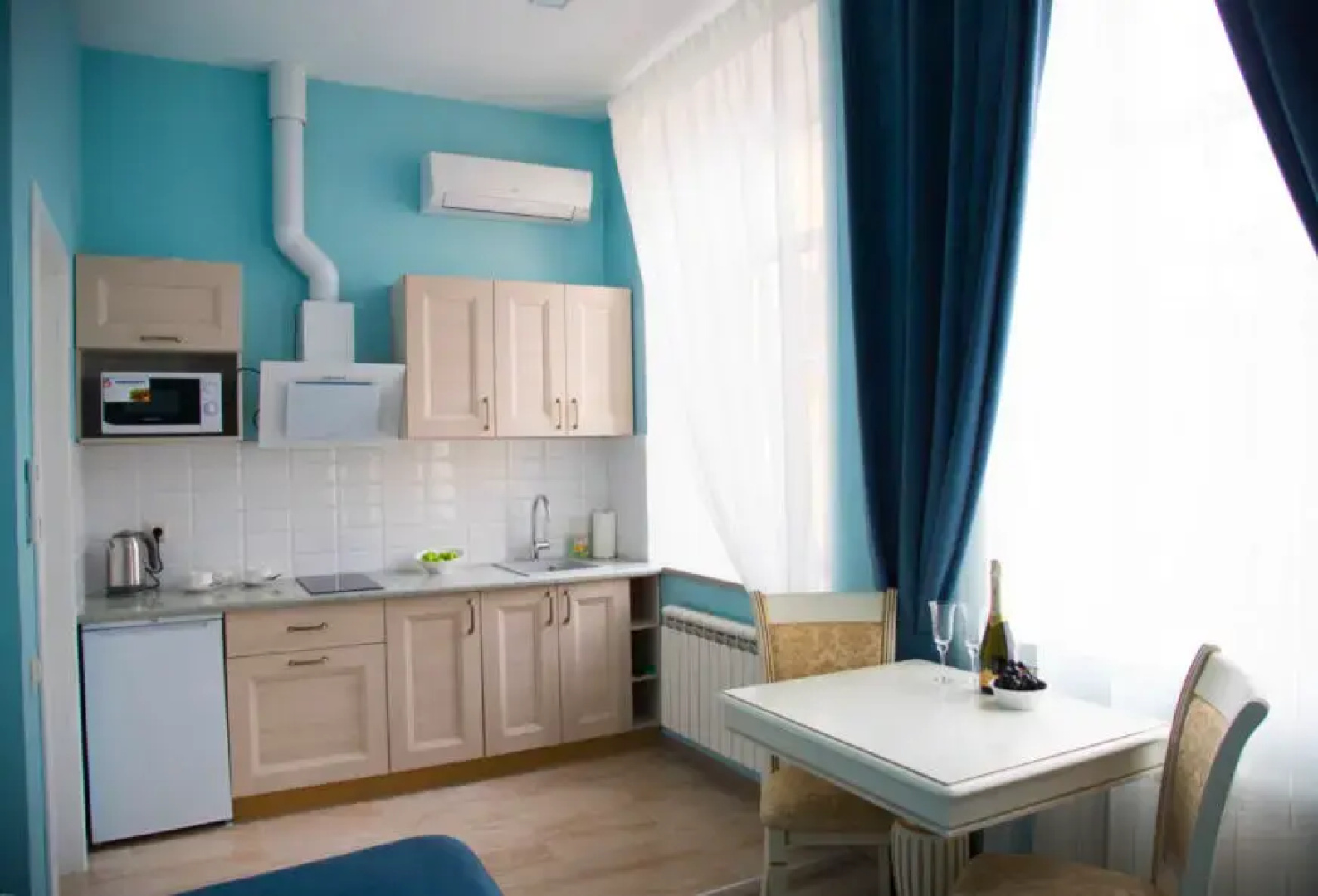 Leto Apartments