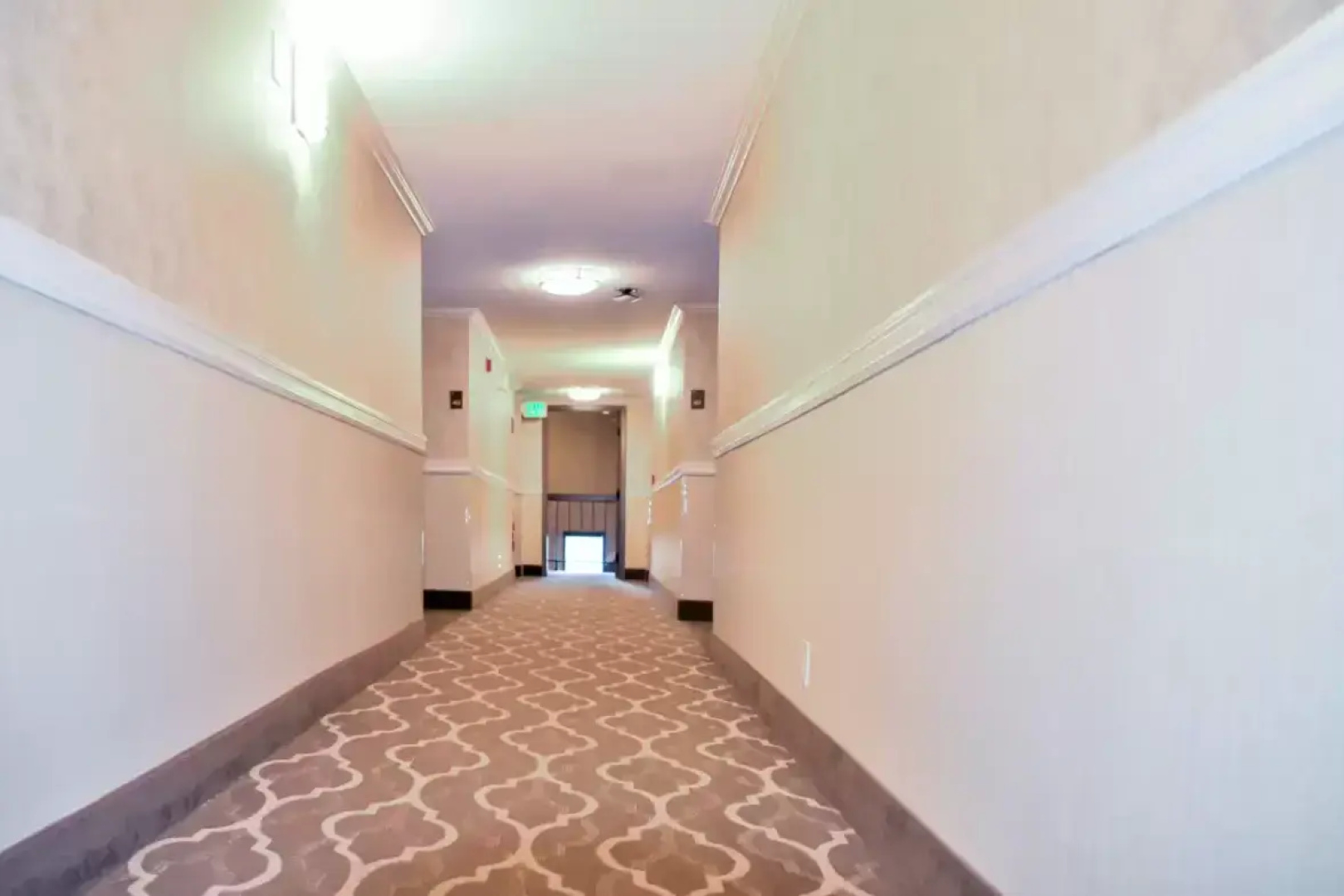 Comfort Inn & Suites Vancouver Downtown City Center