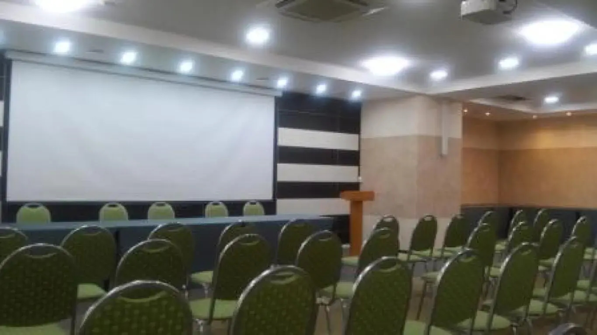 Отель Green Hall