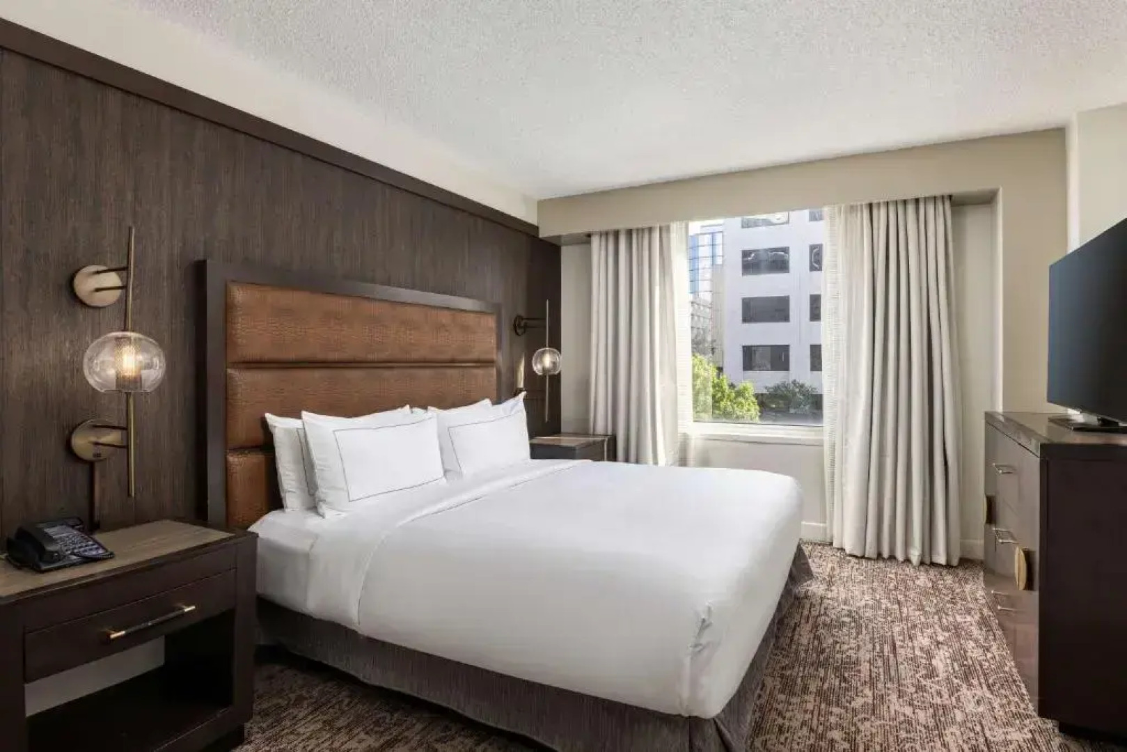 DoubleTree Suites by Hilton Austin Downtown Capitol