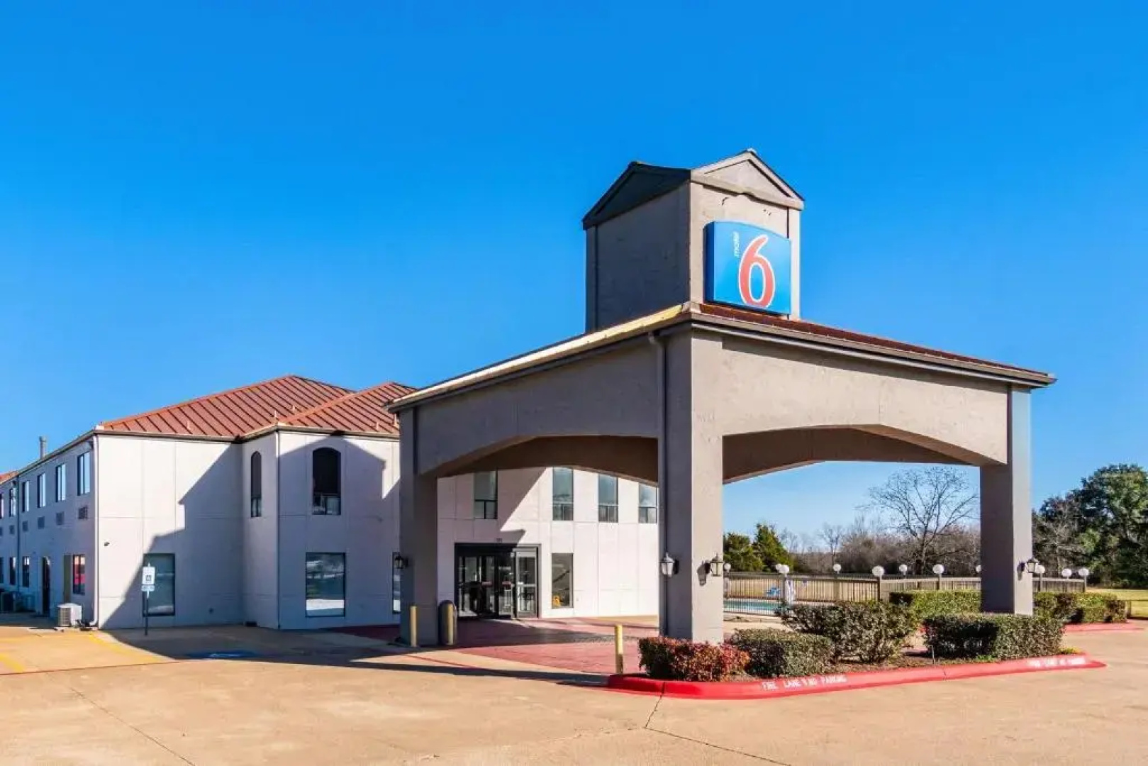 Motel 6 Ennis, TX