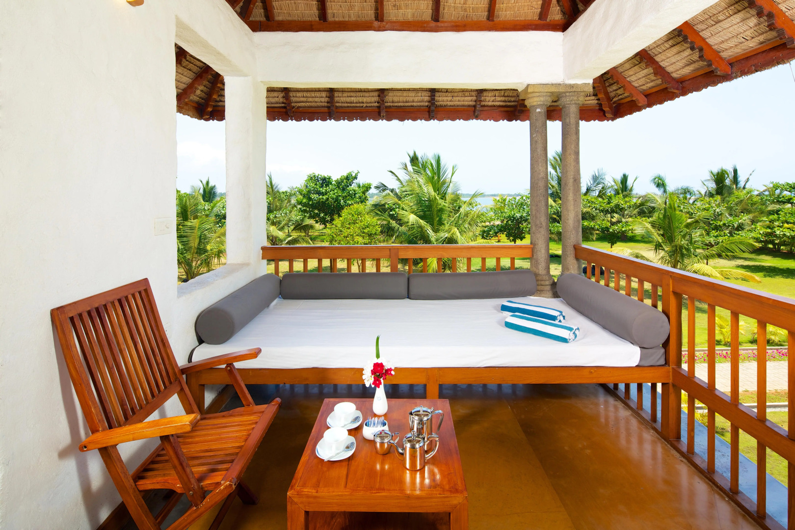 Le Pondy Beach & Lake Resort