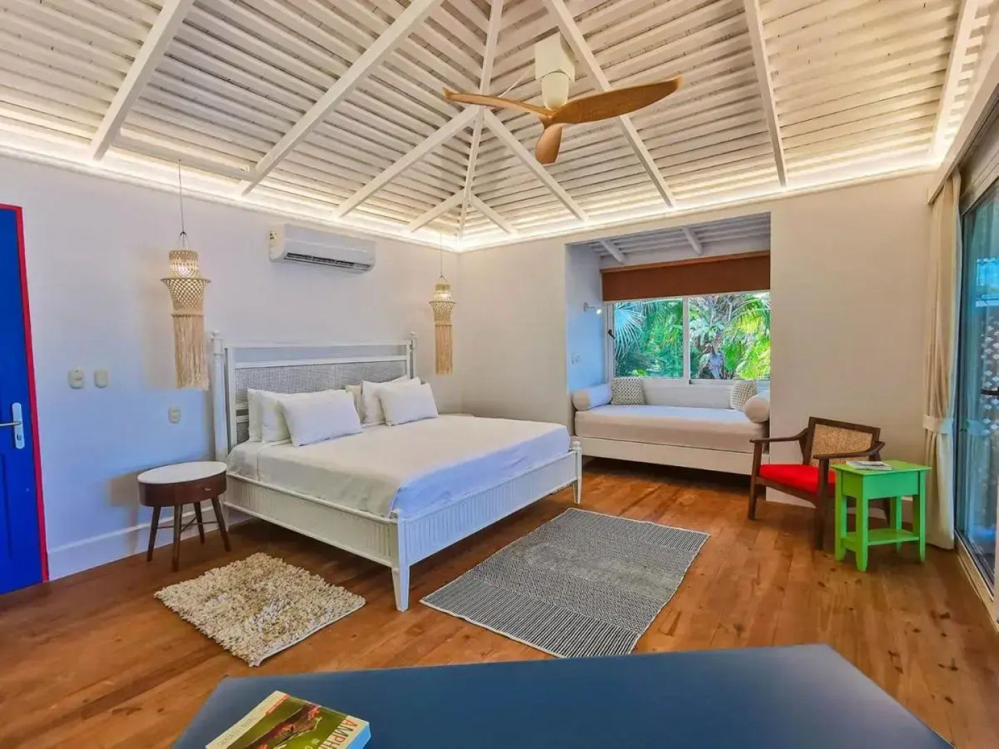 Tortuga Lodge