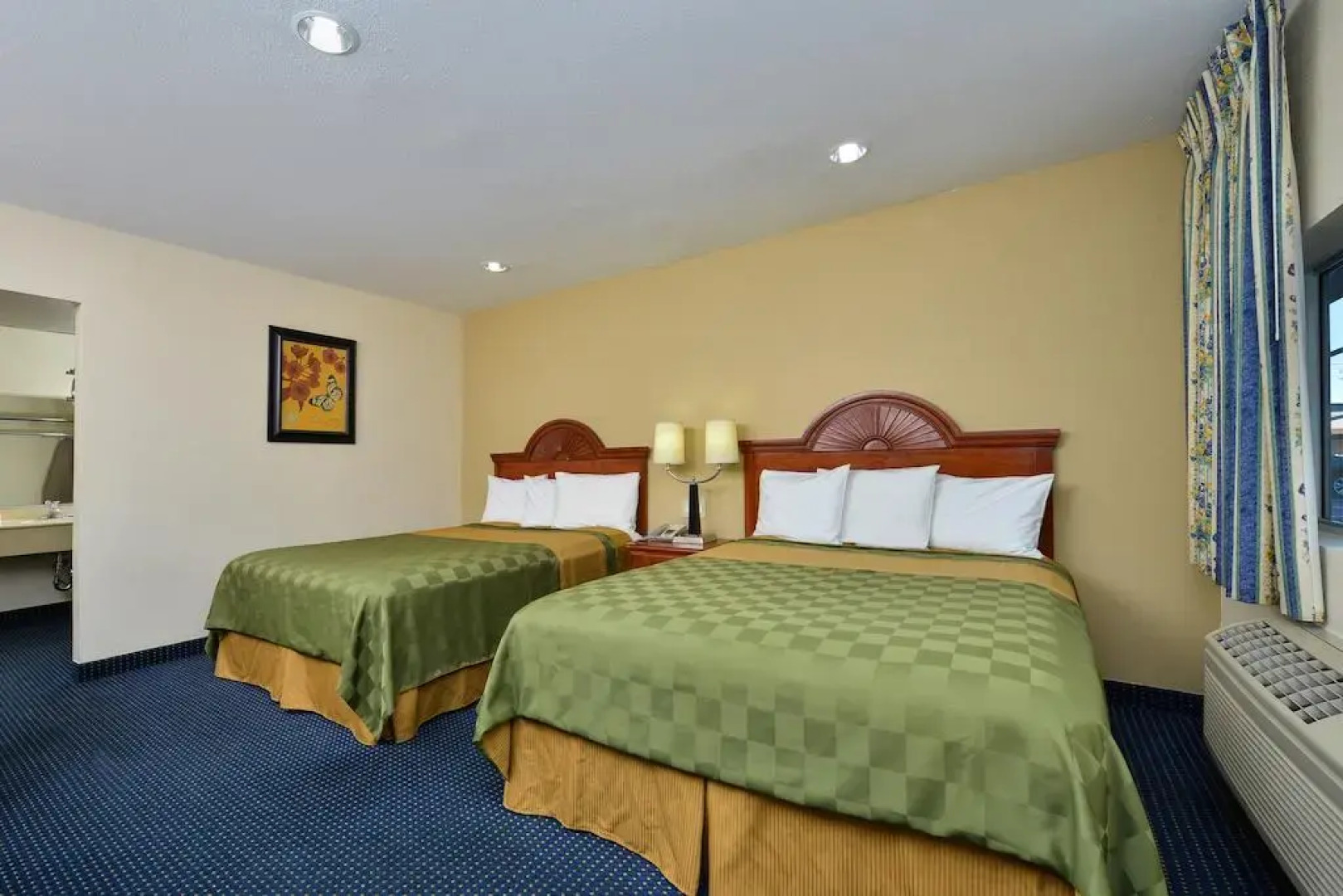 Classic Inn & Suites