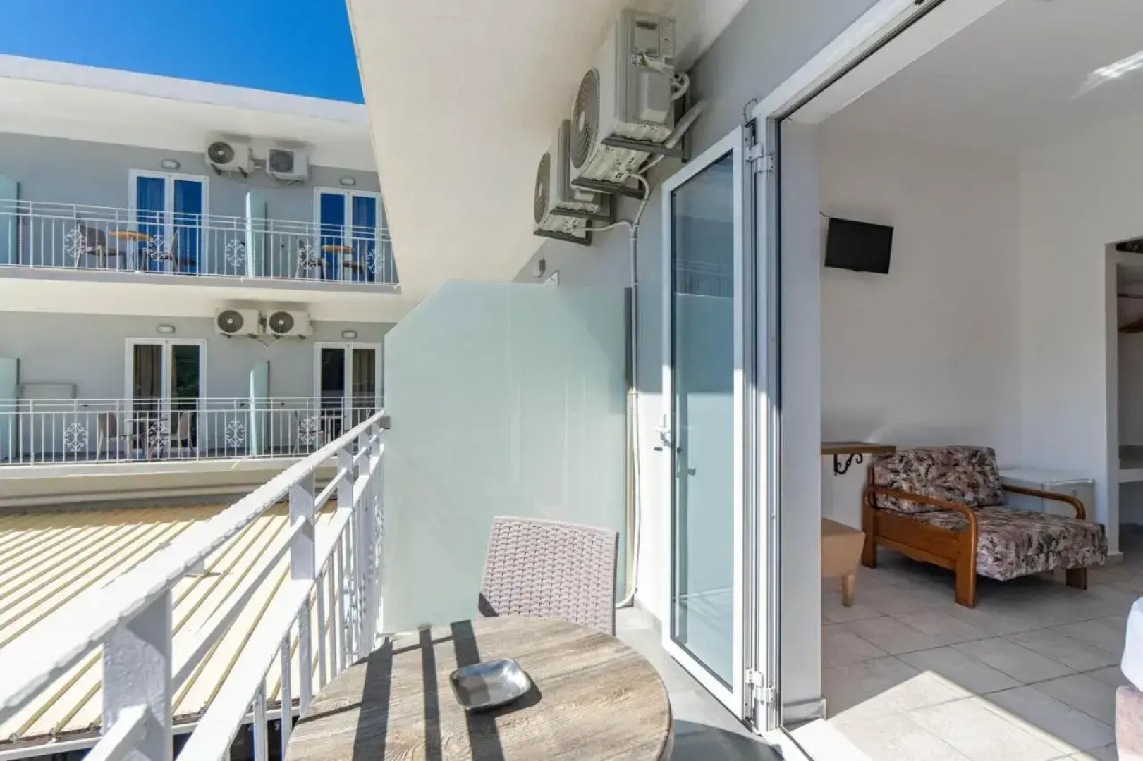 Angela Hotel and Apartments