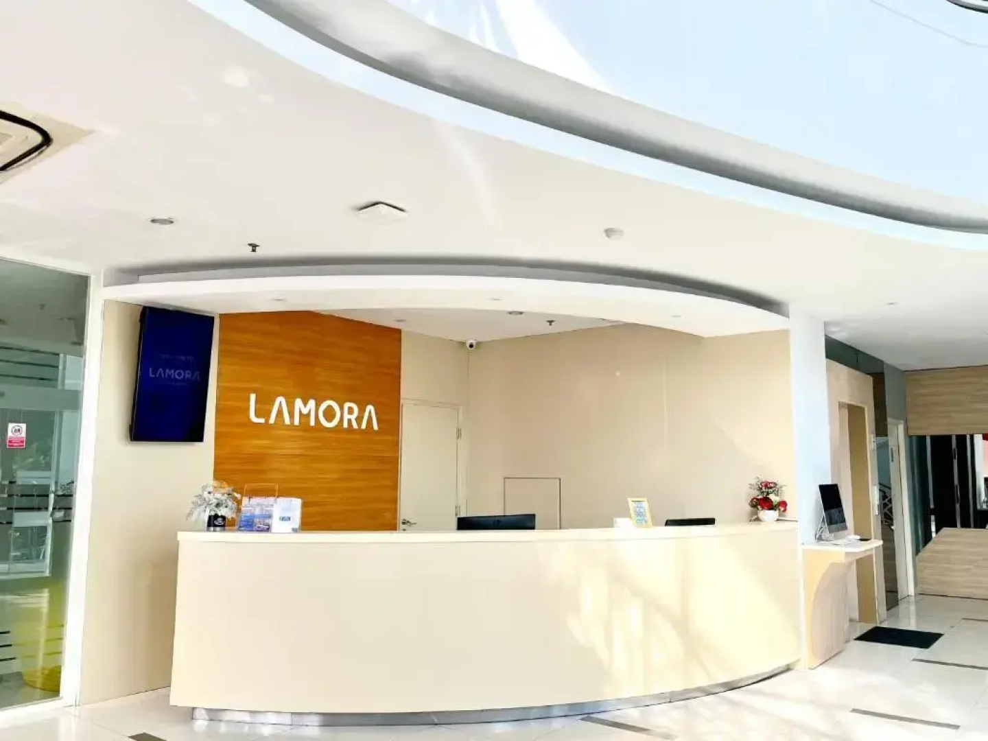 Отель Lamora Kota Lama Surabaya