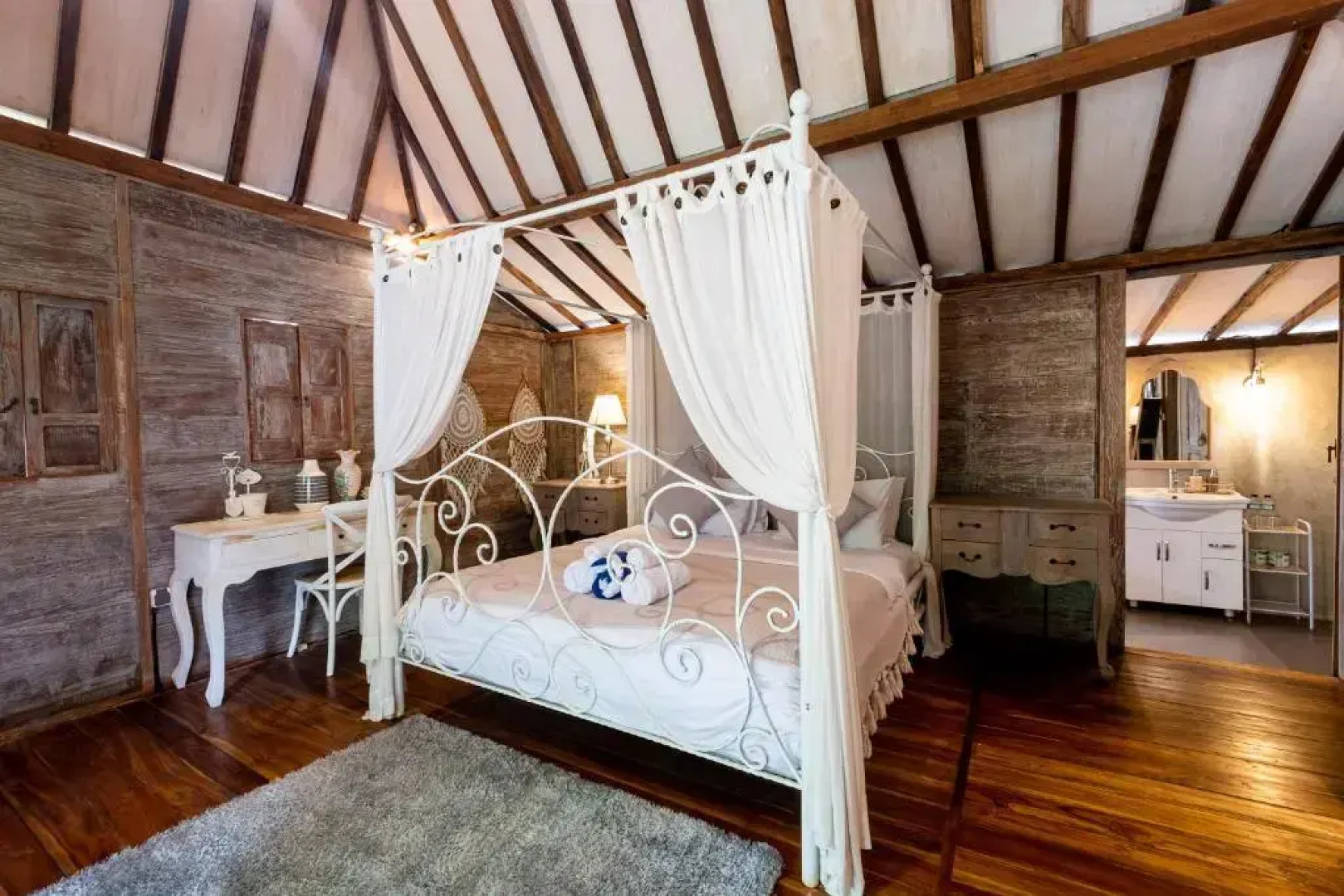 Kakul Villas & Suites