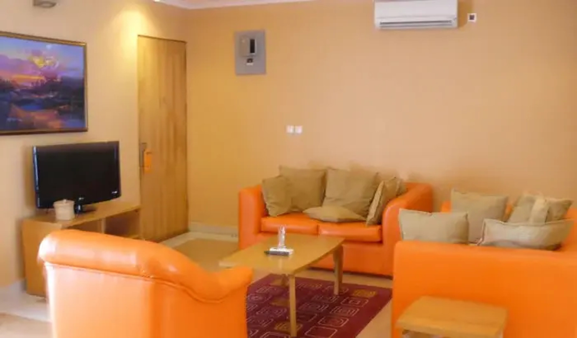 La Cour Hotels and Apartments Glover