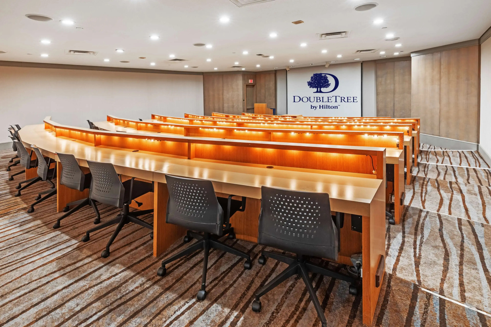 DoubleTree by Hilton Tulsa - Warren Place