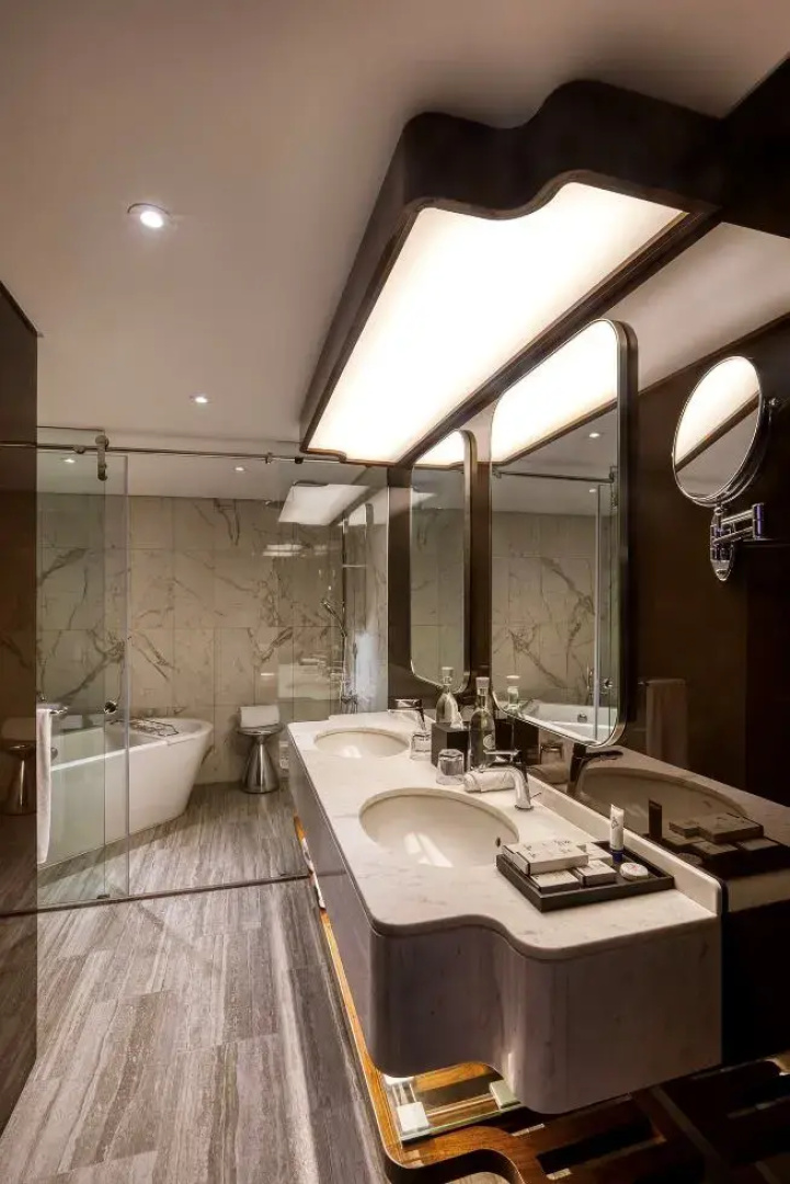 Queen Elizabeth 2 Hotel by Accor