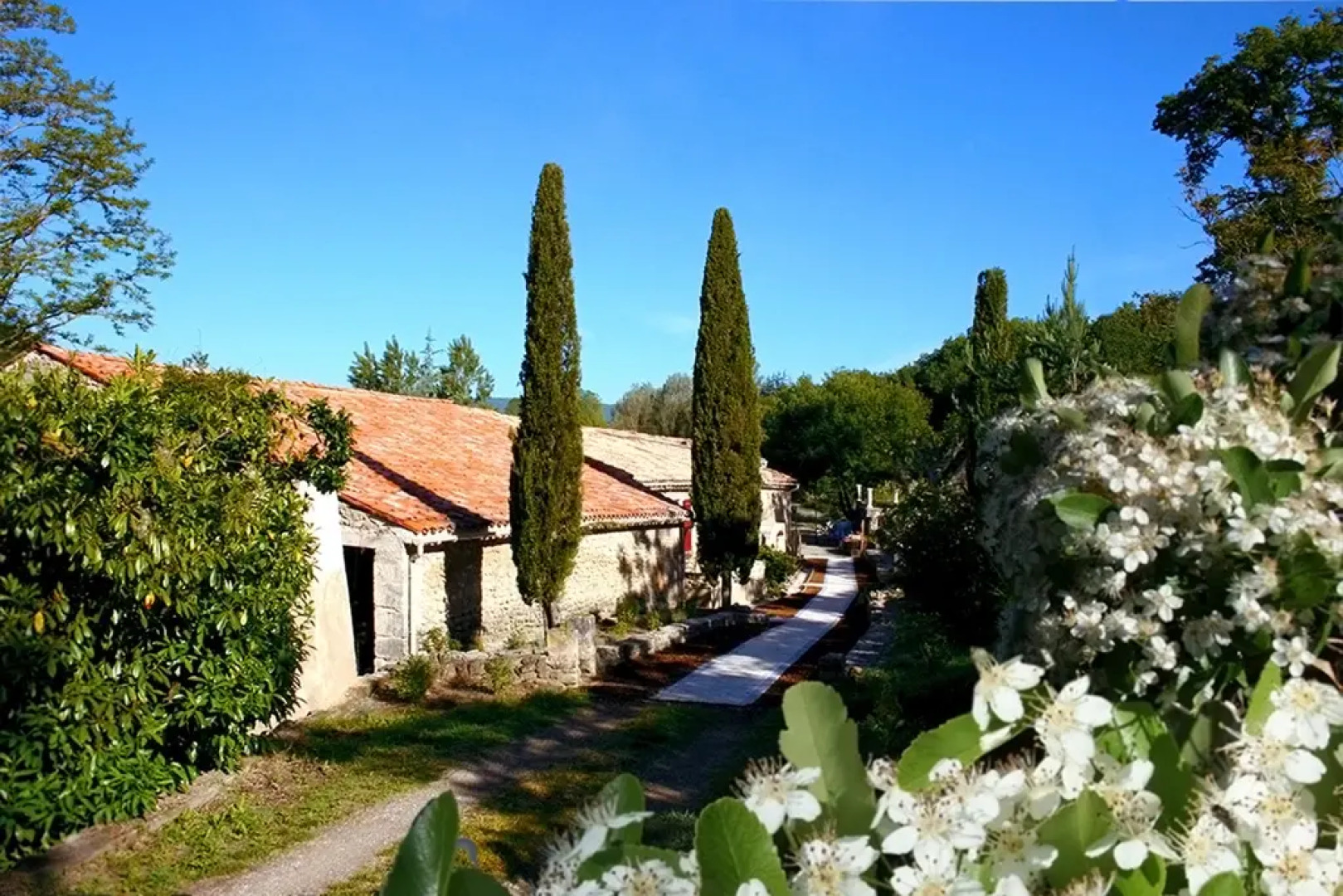 Relais du Silence Hôtel Universitaire du mieux-être au Mas de Fontefiguières