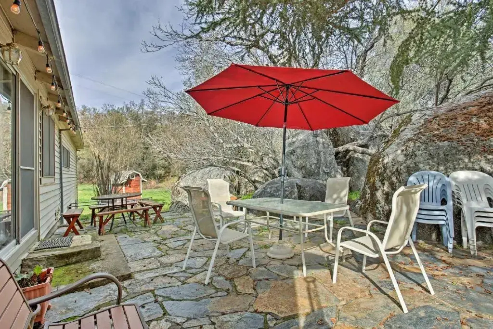 Cozy Home w/ Patio Near Yosemite National Park!