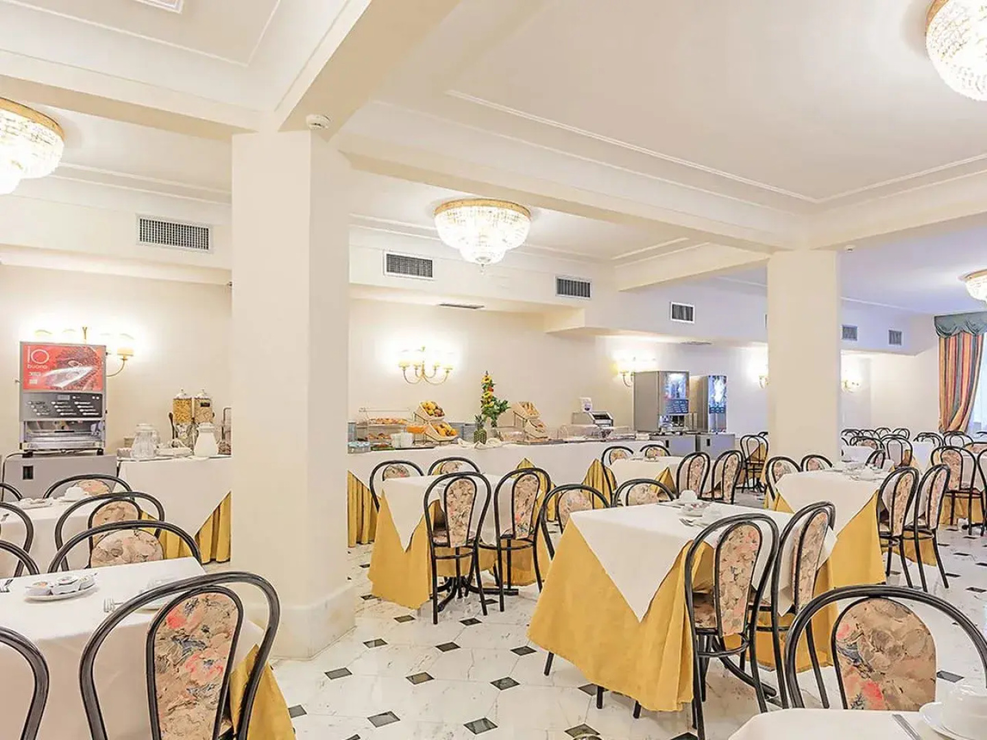 Raeli Hotel Lux