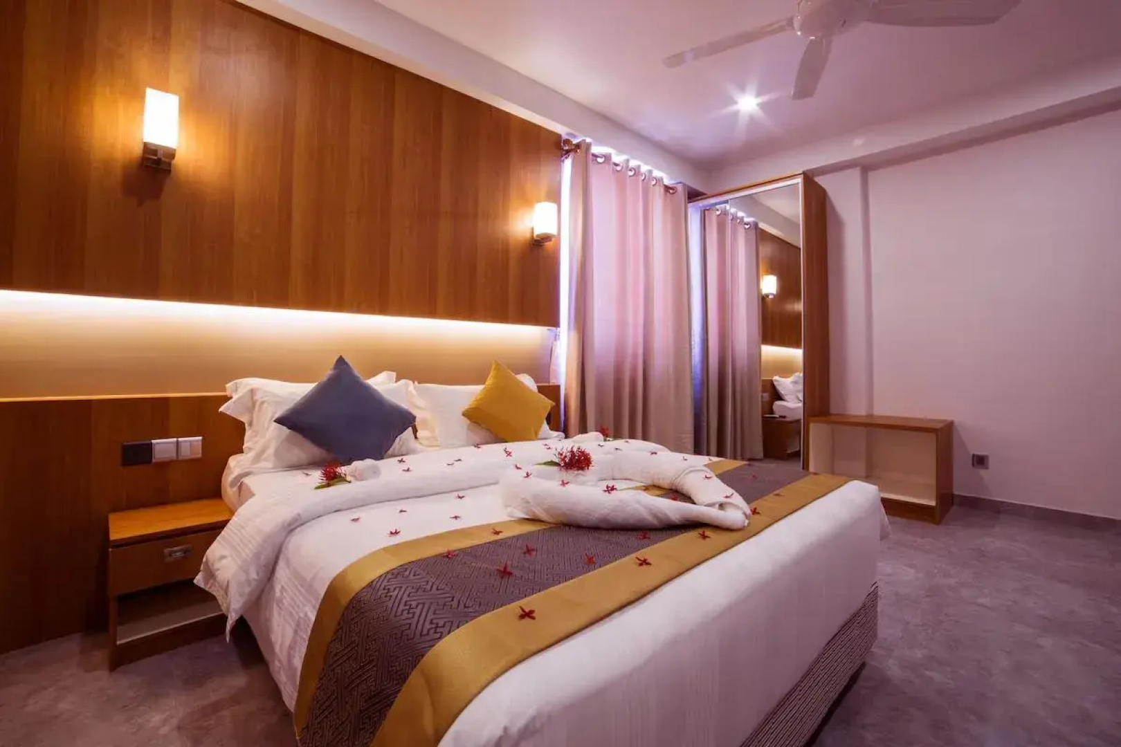 Отель Kuredhi Beach Inn