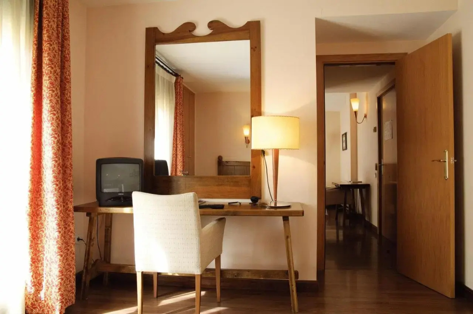Hotel Pirineos