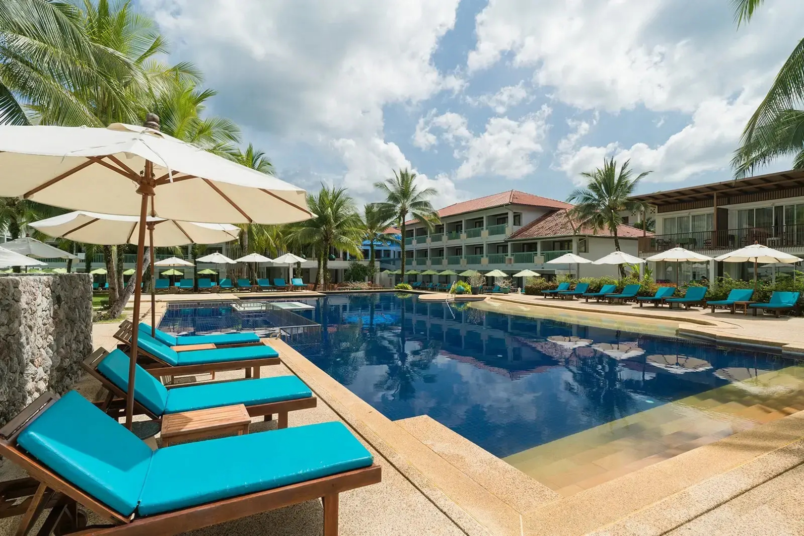 The Briza Beach Resort Khaolak