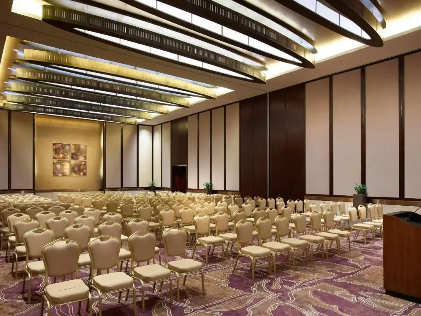 Отель Swissotel Al Ghurair 