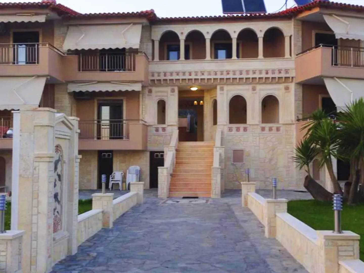 Paradisos Apartments