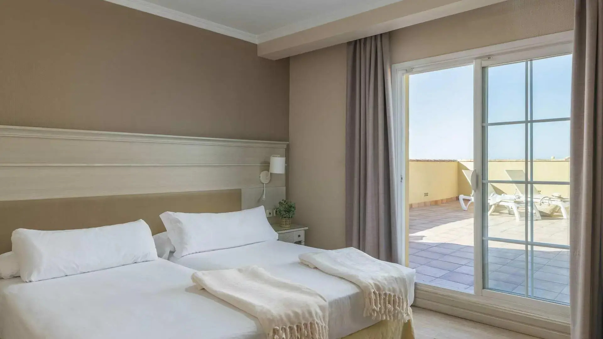 Отель Iberostar Waves Málaga Playa