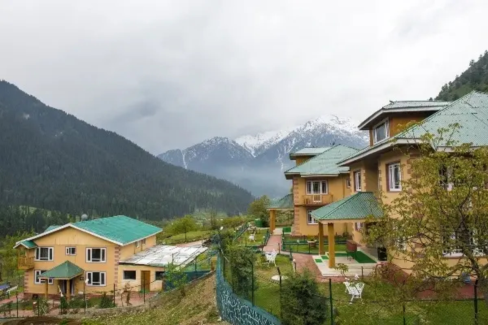Paristan Resorts