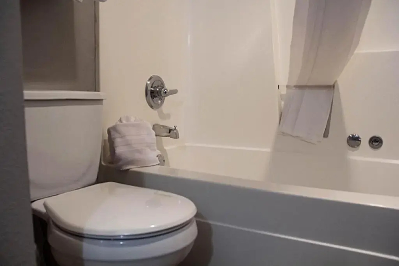 New Victorian Inn & Suites in Sioux City, IA