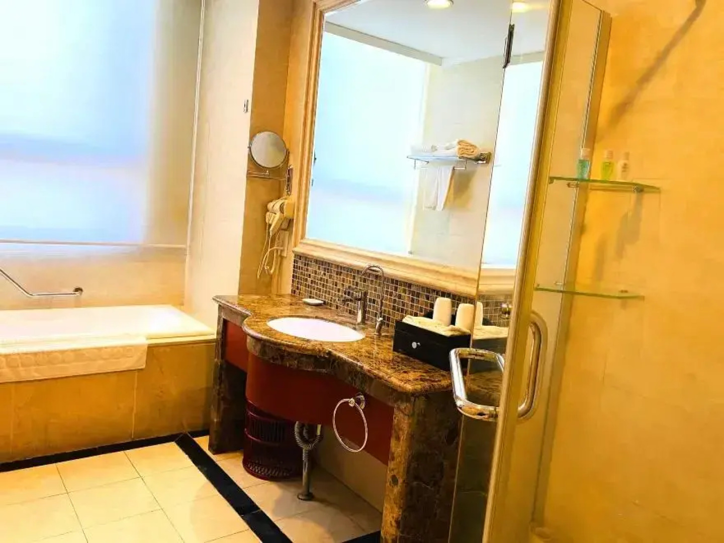 Hot Spring Leisure City International Hotel