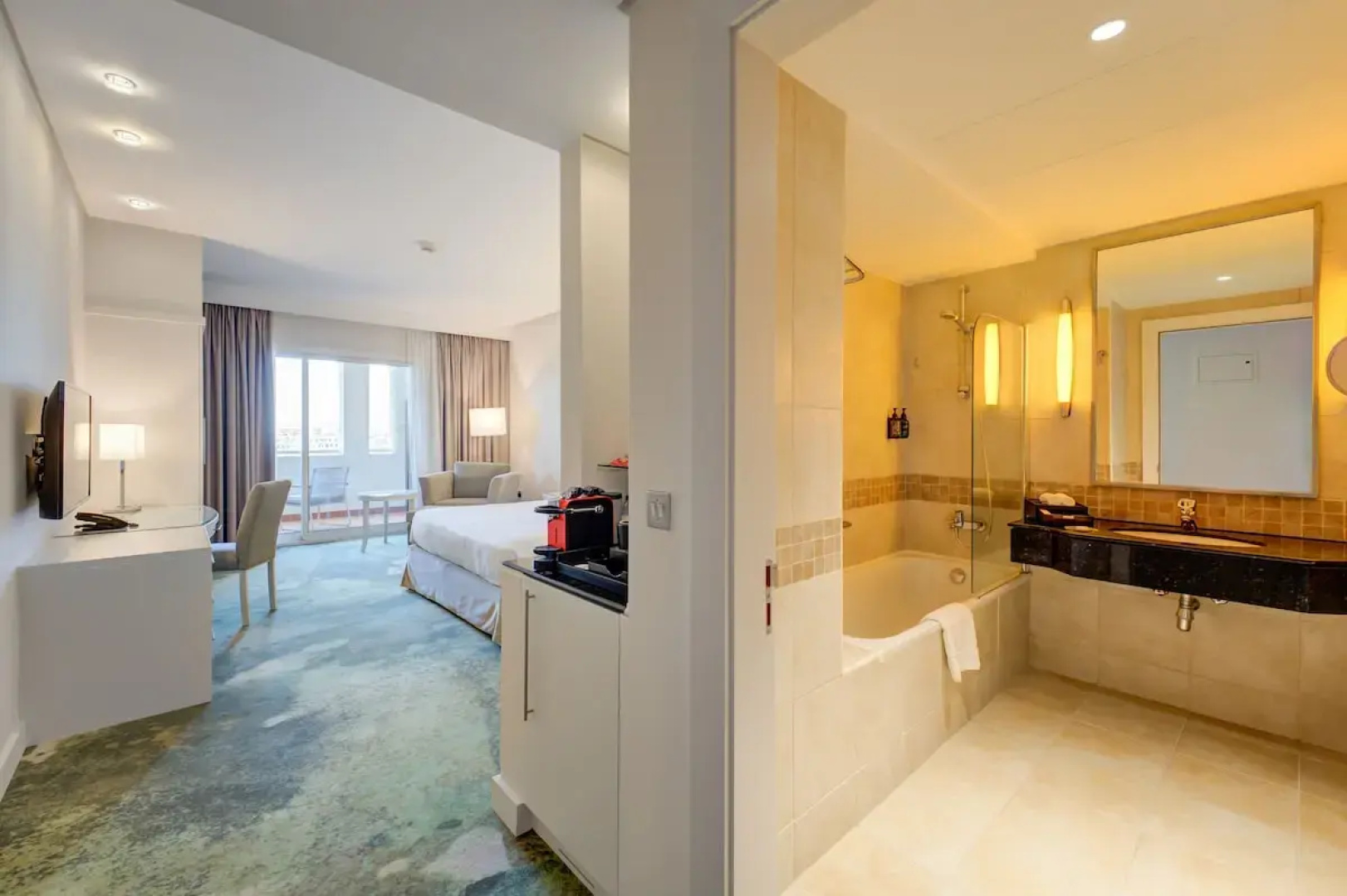 Отель Millennium Lakeview