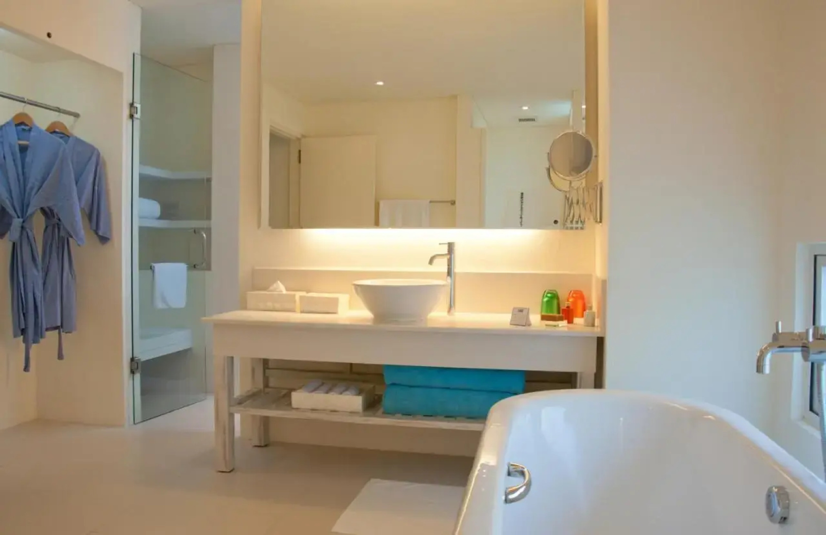 Holiday Inn Resort Kandooma Maldives by IHG