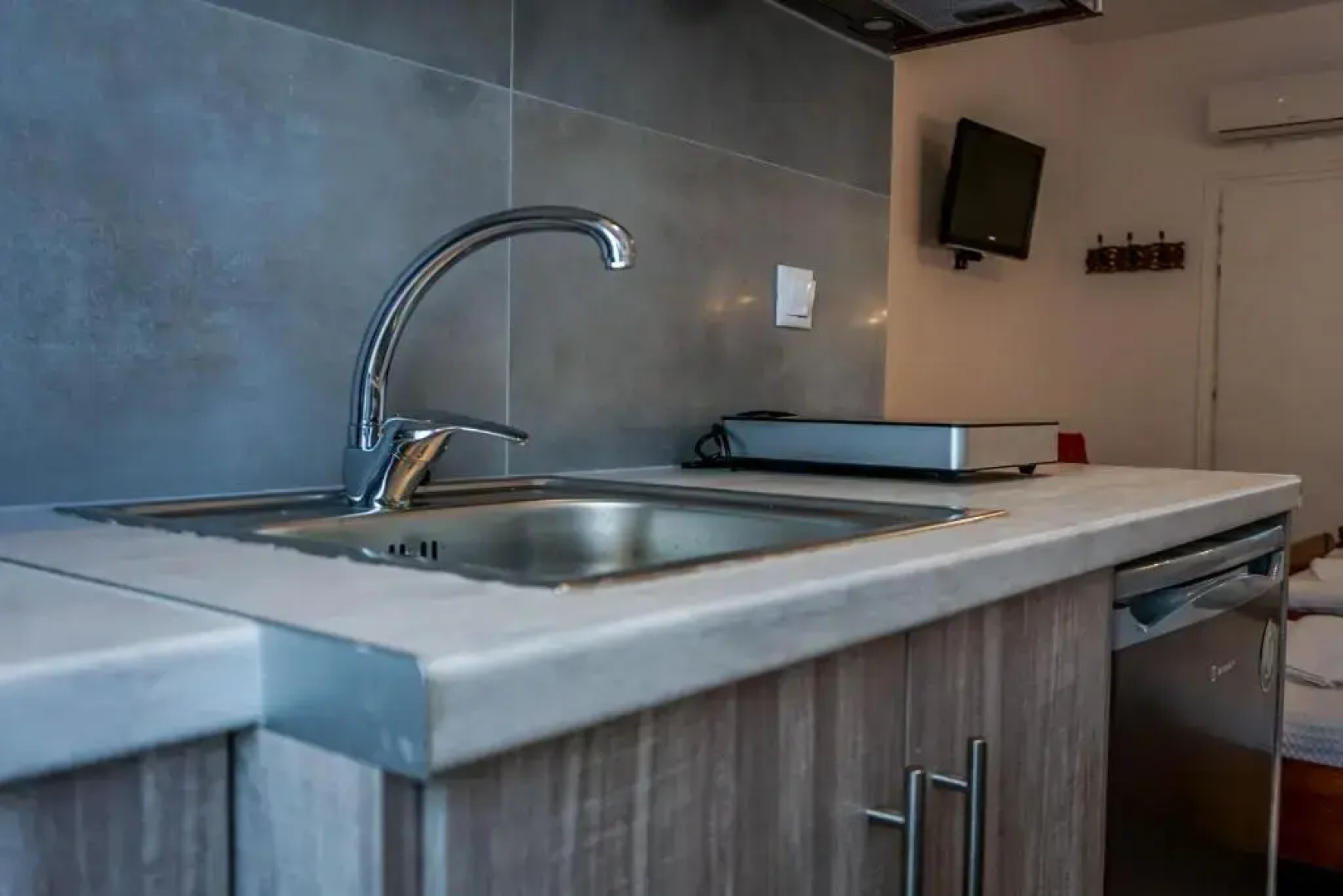 Avra Studios & Apartments