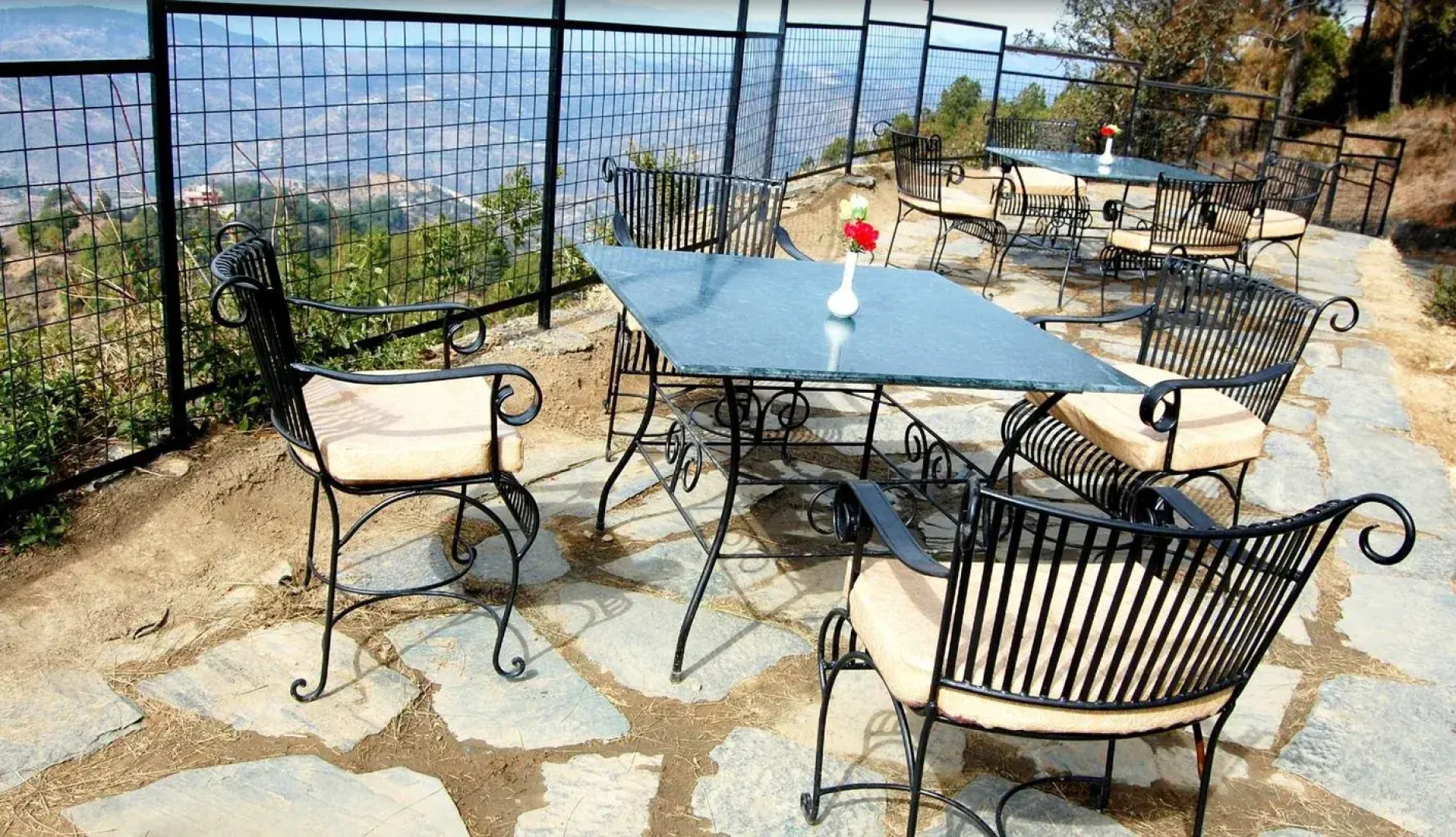 Aamod Resort - Shoghi