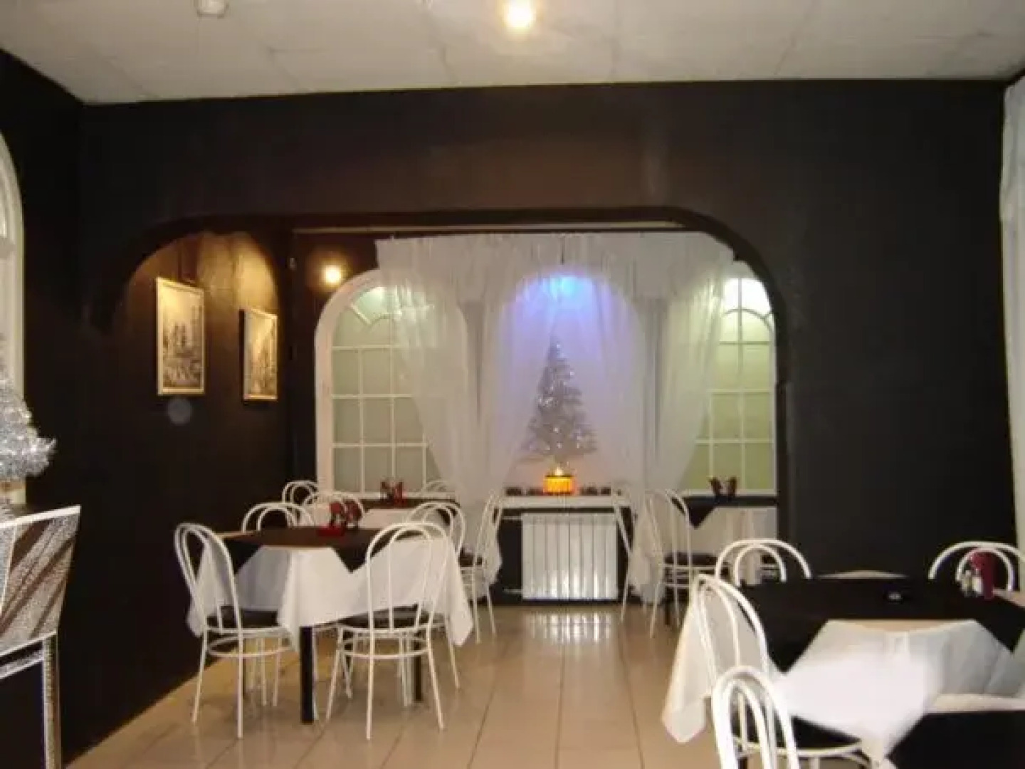 Mini Hotel Black and White