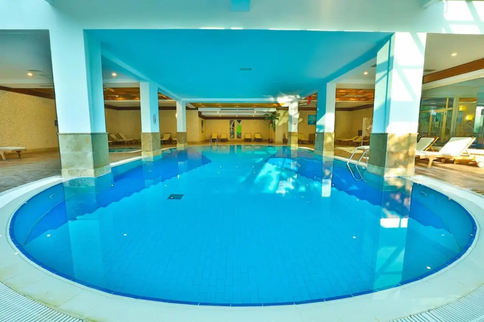 Курорт Crystal Aura Beach Resort & Spa – All Inclusive