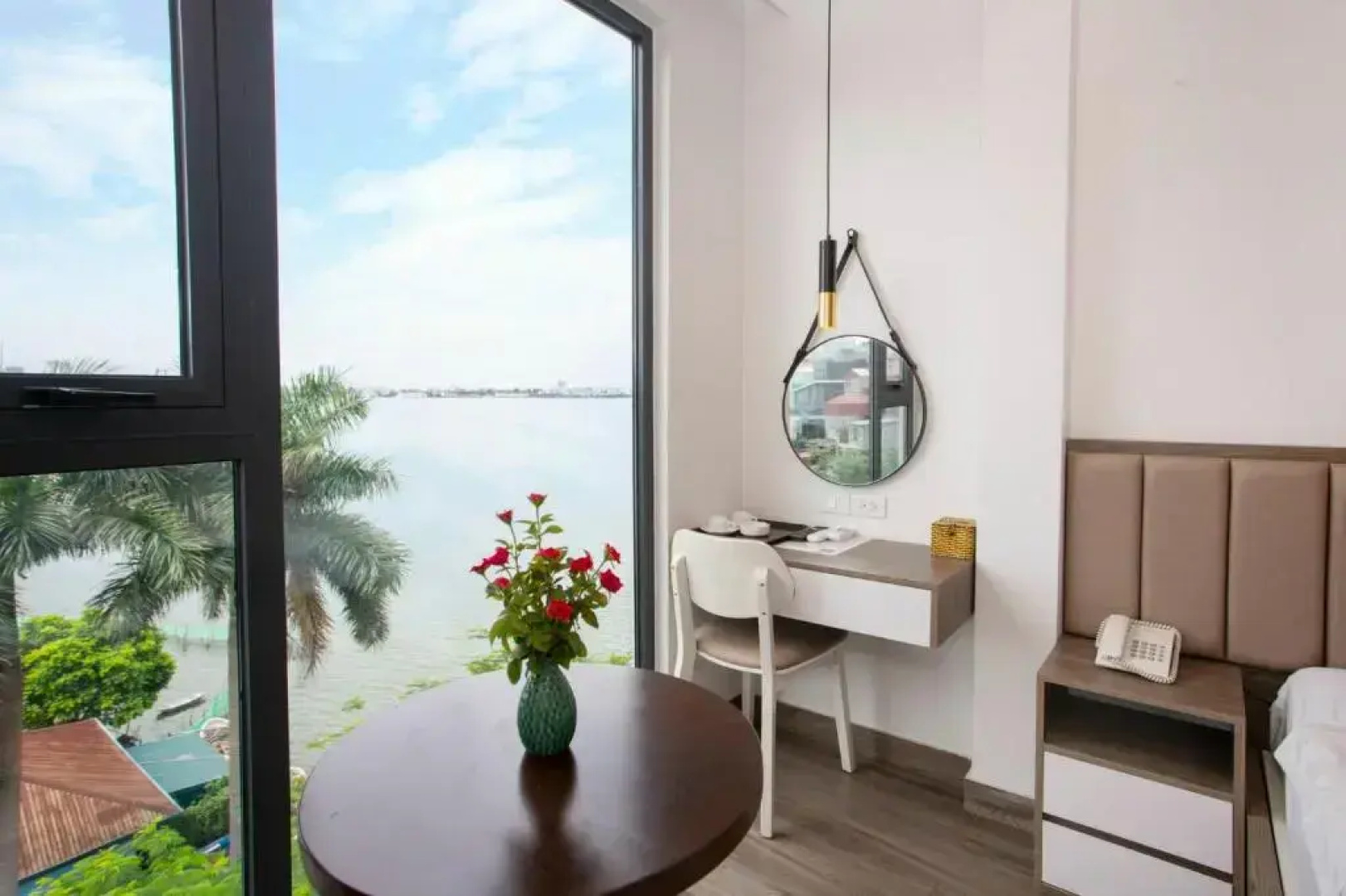 Hanoi Lake View Hotel & Travel