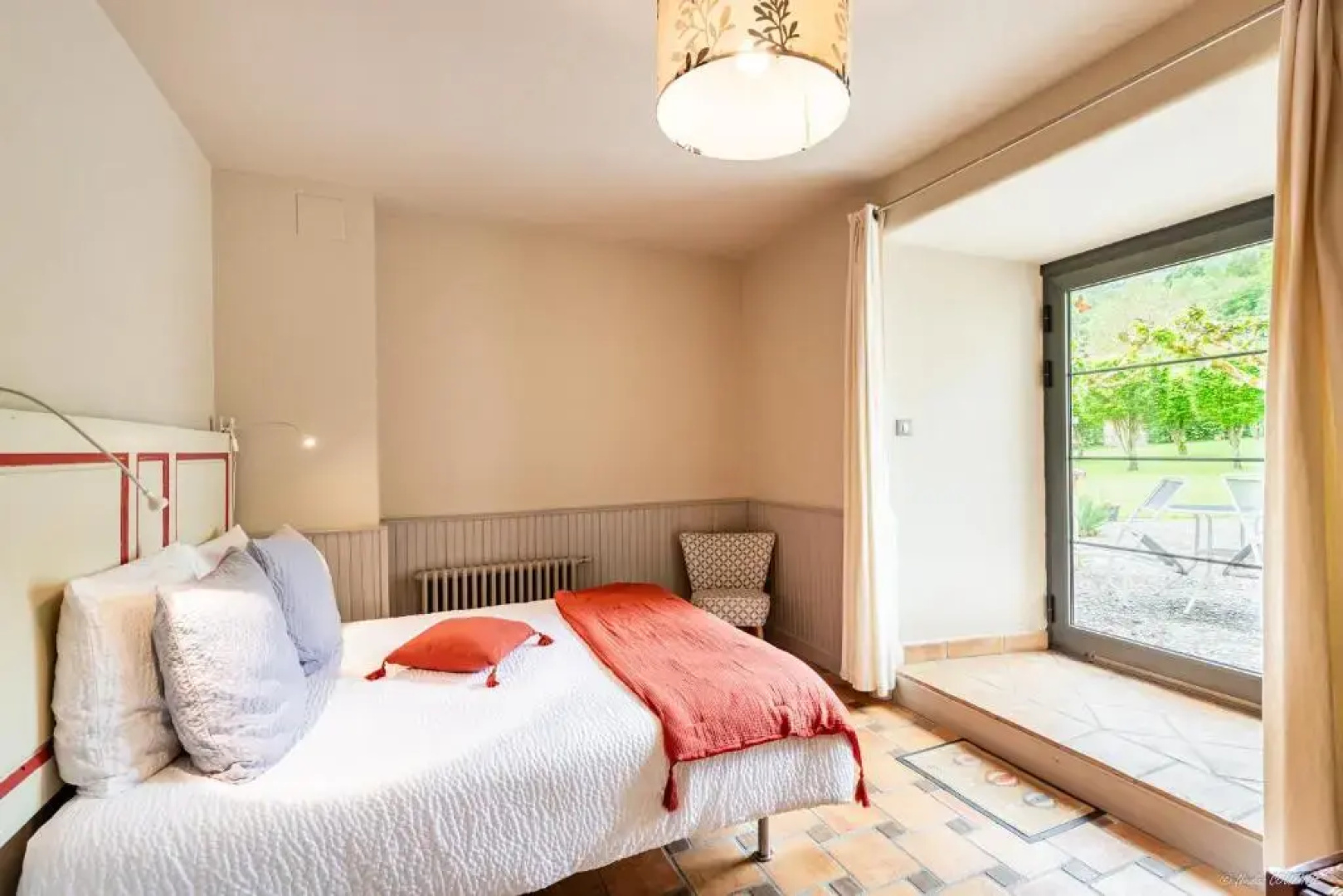 Bed in Bellongue