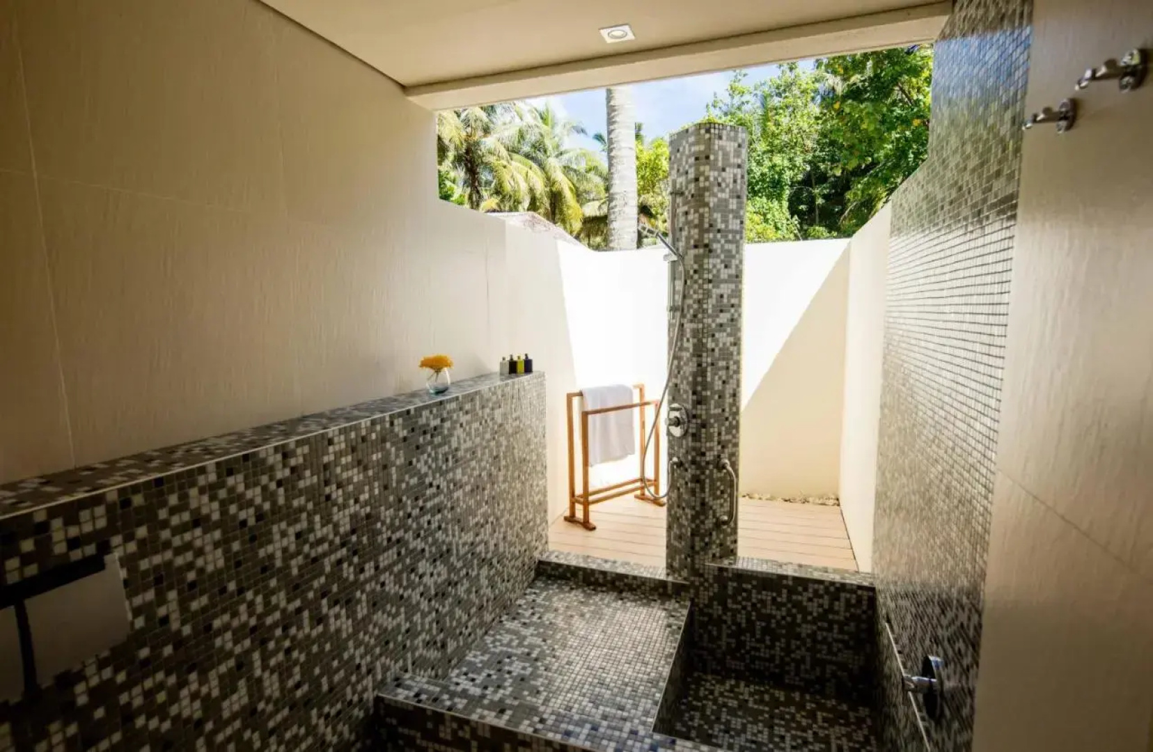 Holiday Inn Resort Kandooma Maldives by IHG