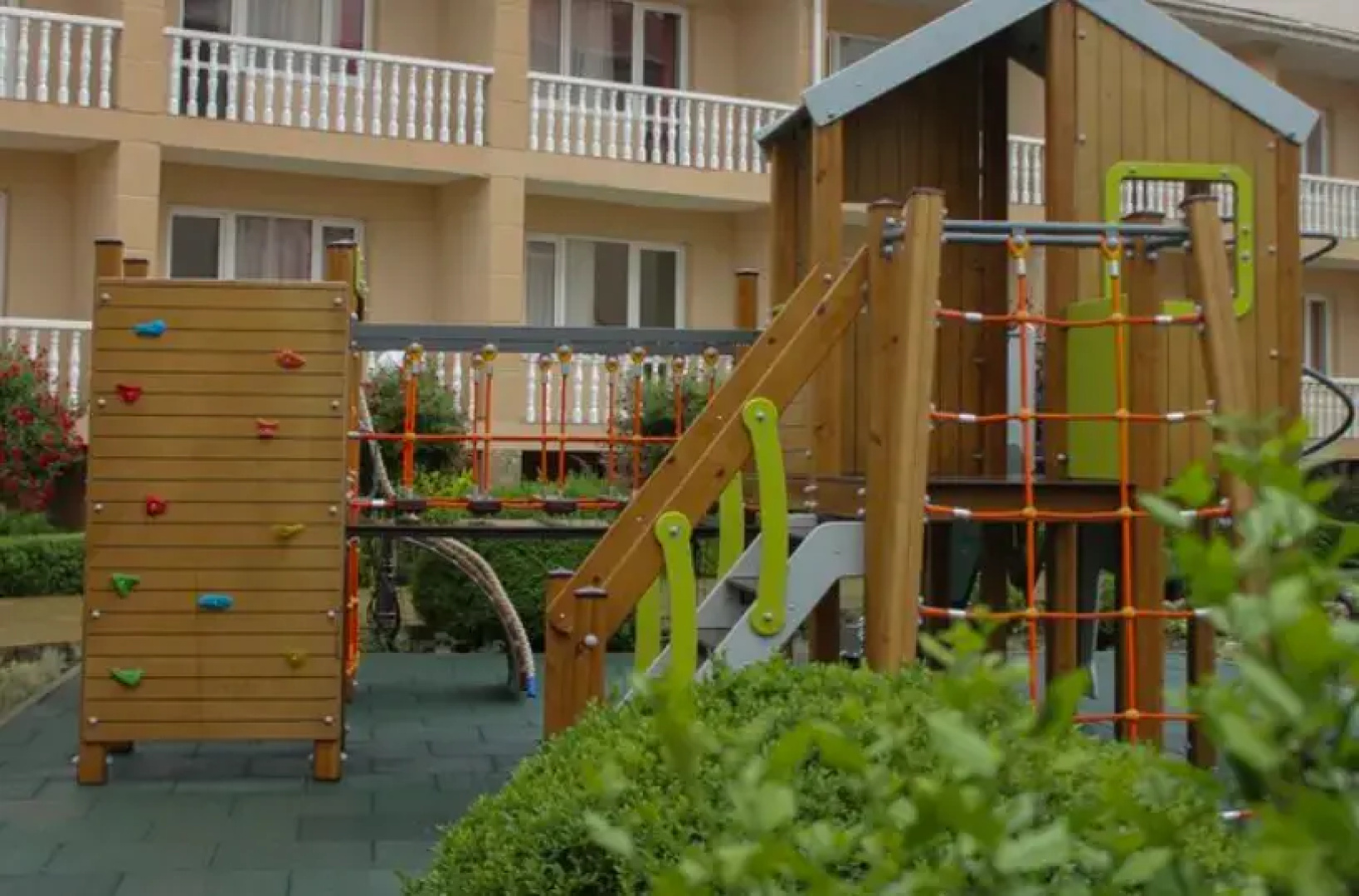 Sea Land Hotel