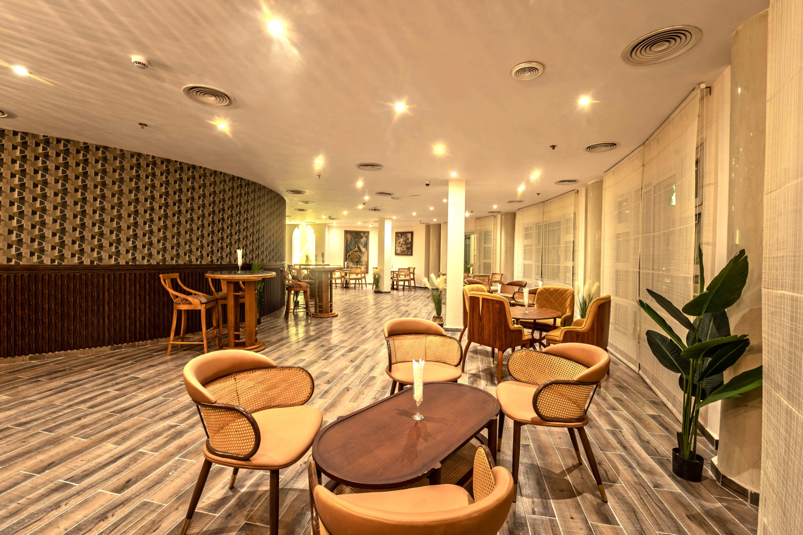 Invidia Coral Beach Tiran