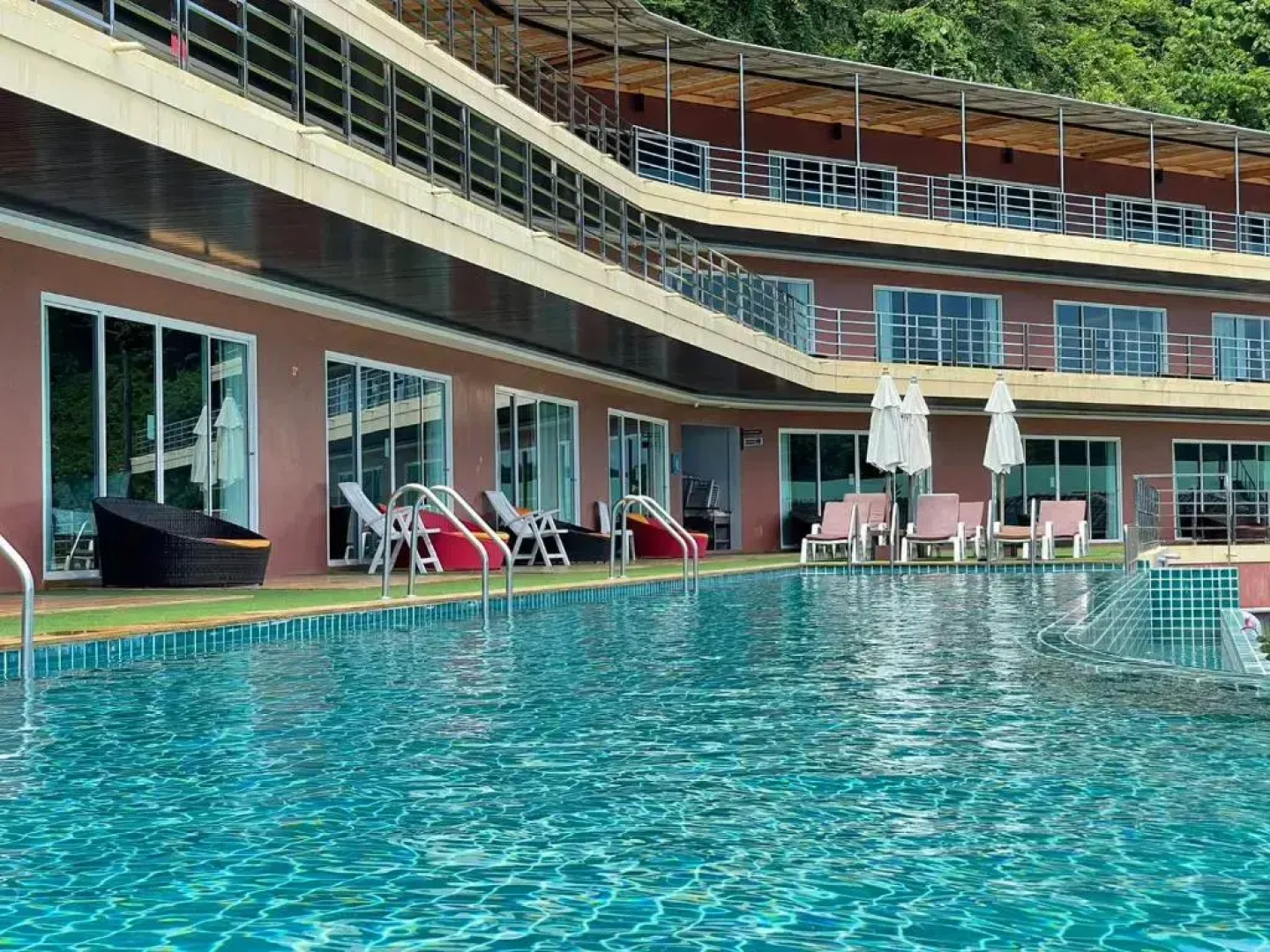 Phi Phi Cliff Beach Resort