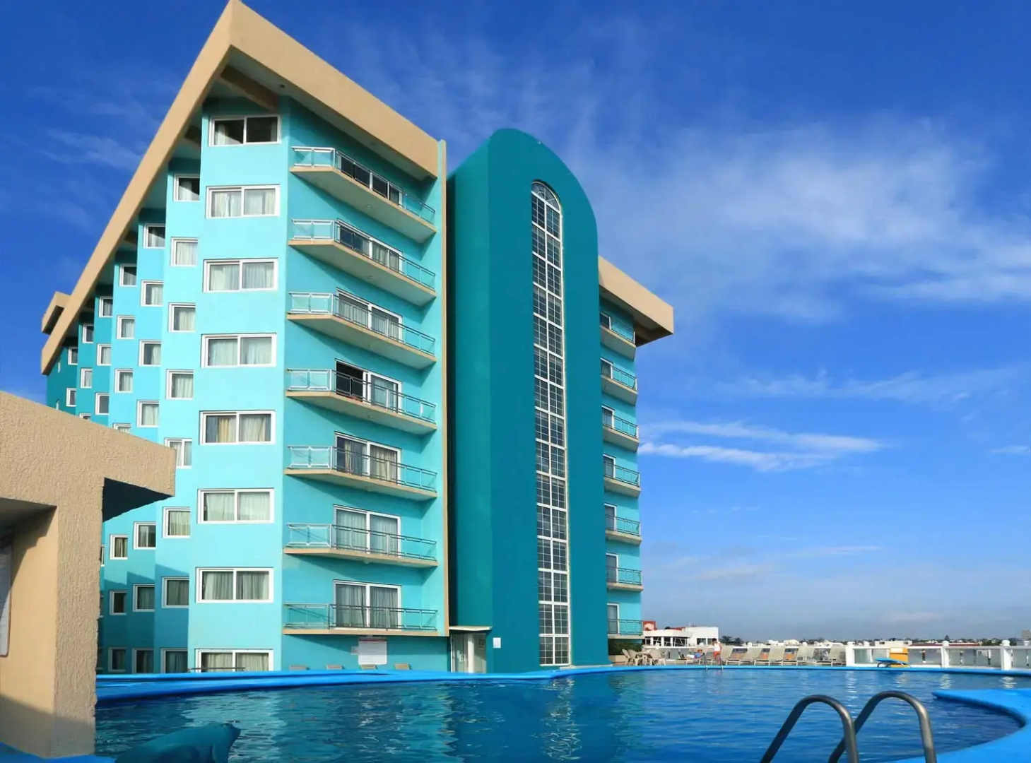 Lois Hotel