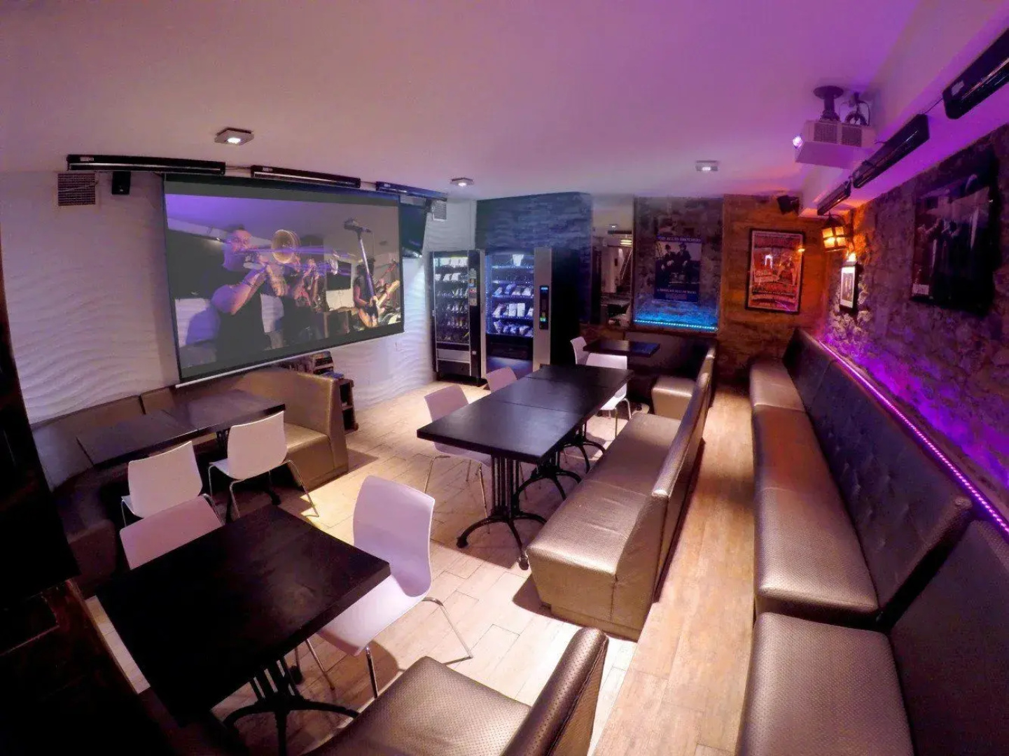 M Montreal - Hostel