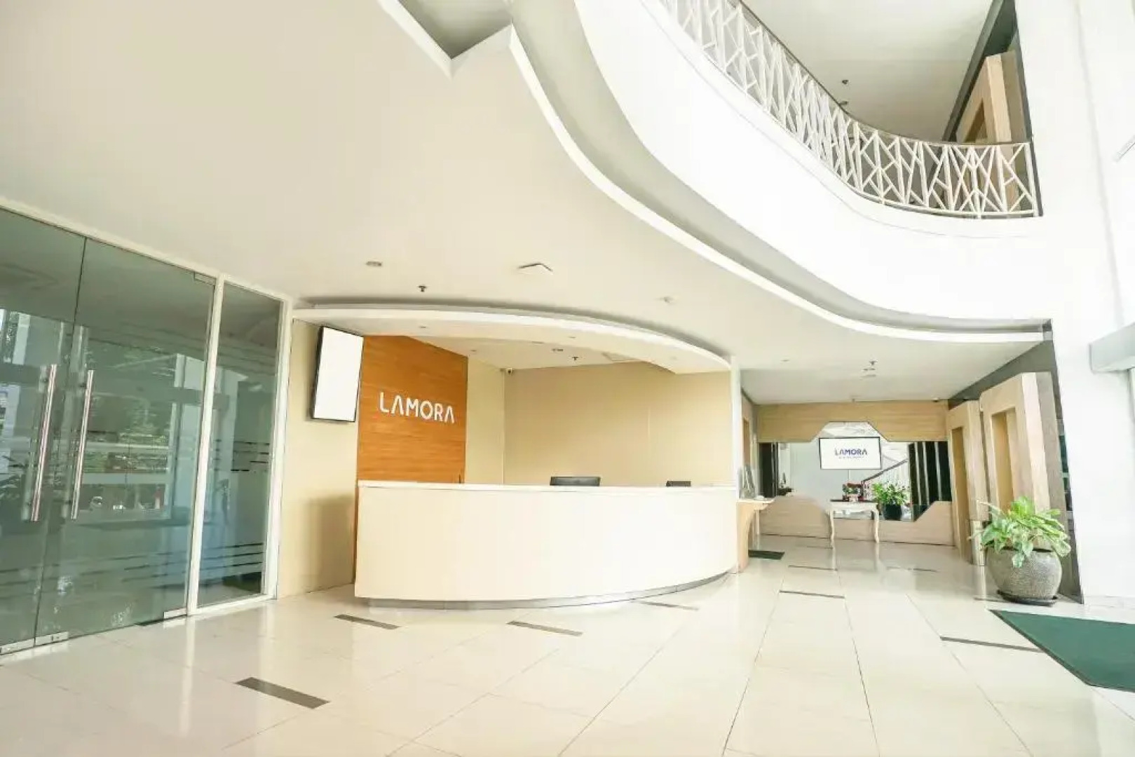 Отель Lamora Kota Lama Surabaya