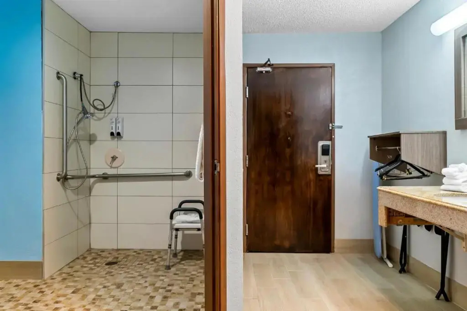 HomeTowne Studios by Red Roof Flint