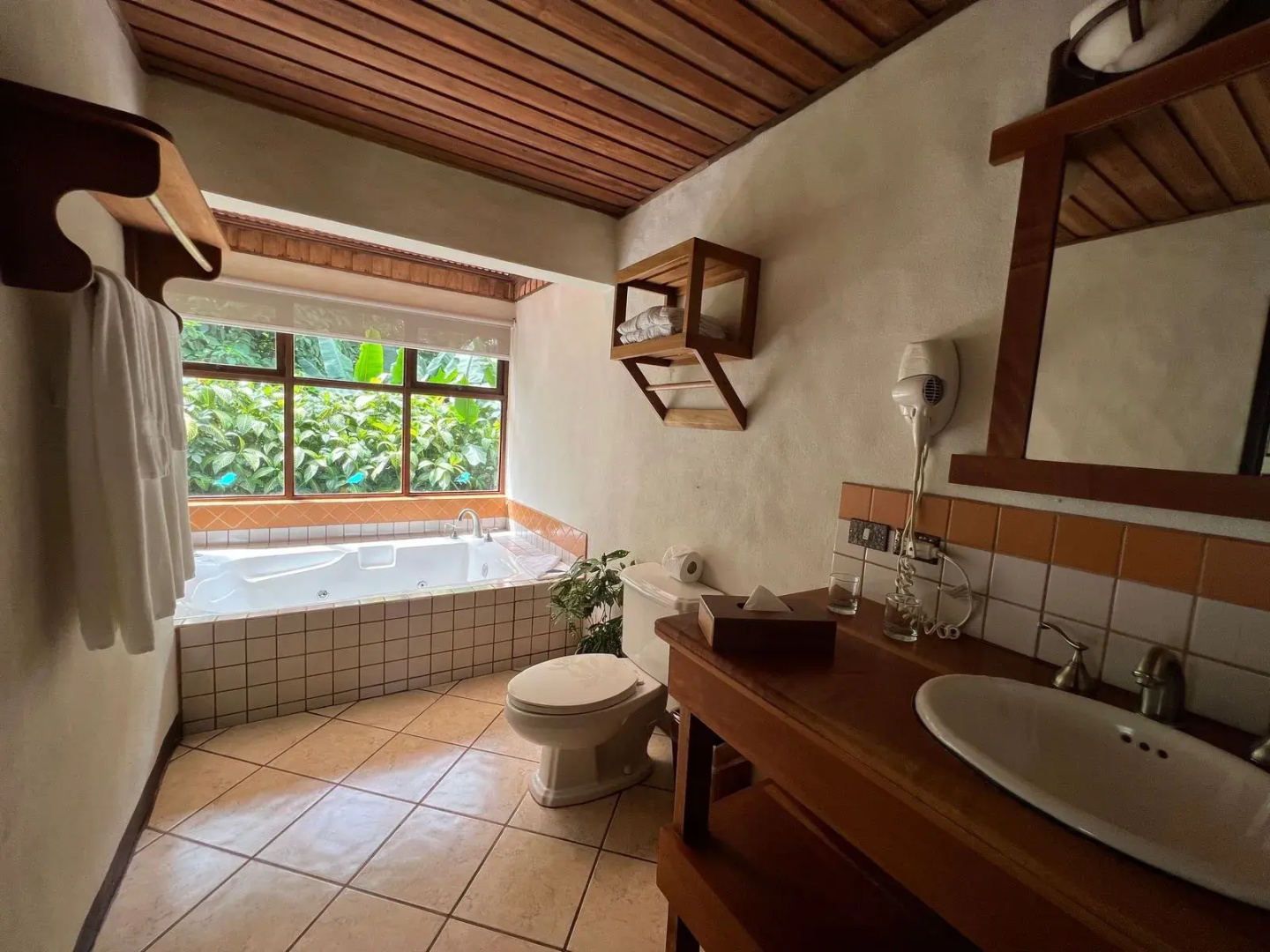 Villa Blanca Cloud Forest Hotel + Retreat