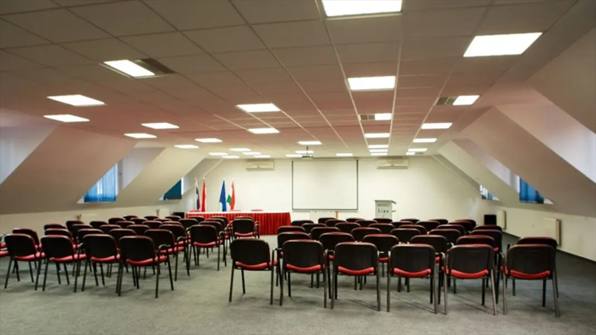 Lipa Hotel Es Etterem