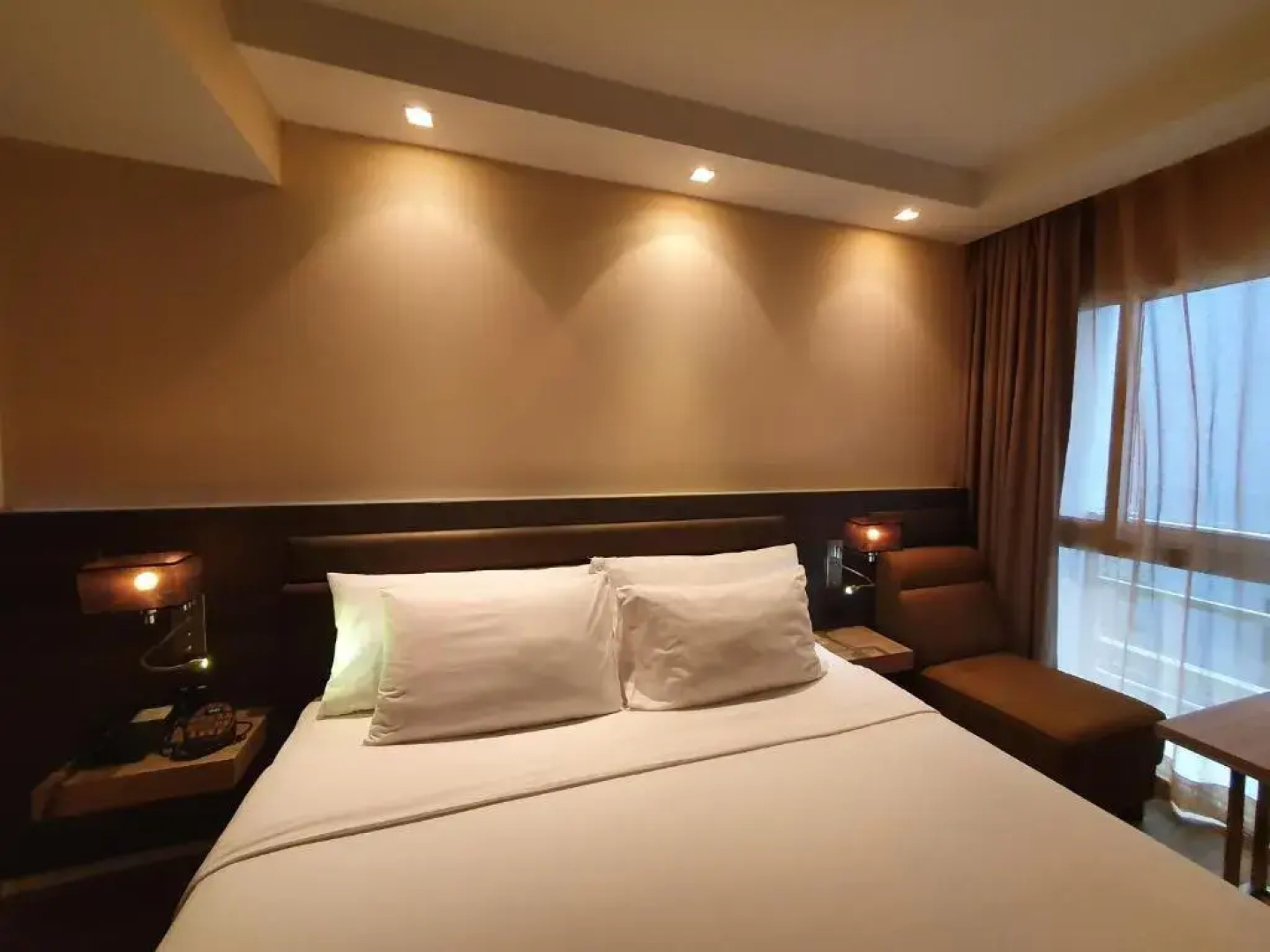 Amora NeoLuxe Hotel