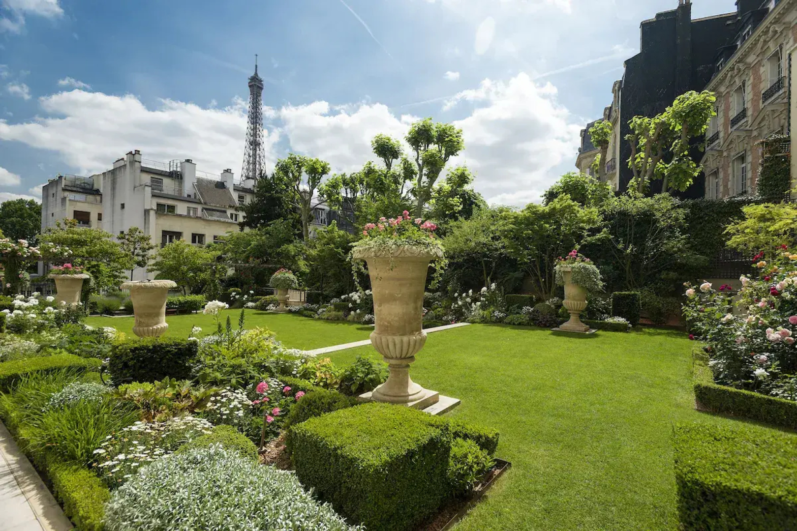 Отель Shangri-La Paris
