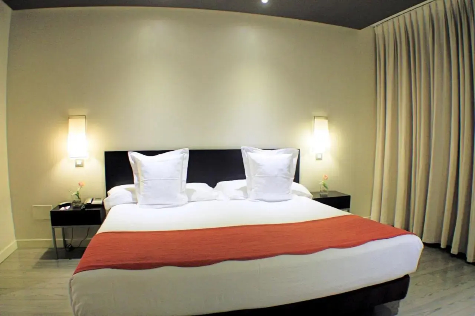 Отель Suites Viena Plaza De Espana