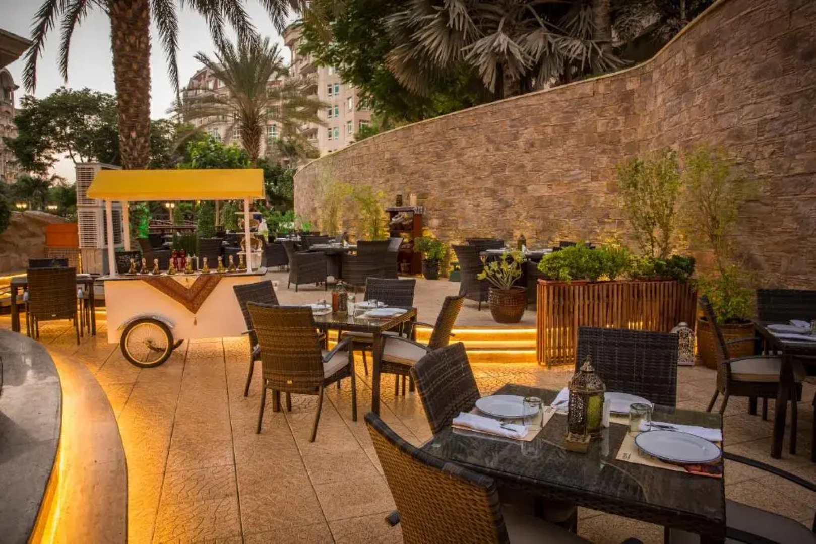 Отель Swissotel Al Murooj Dubai